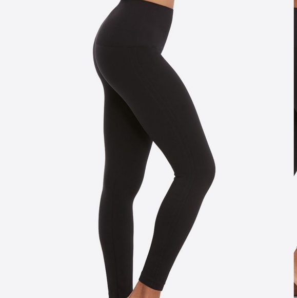 SPANX Pants - NWT SPANX Look at me now seamless leggings